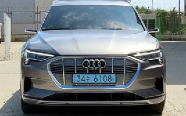 더뉴스포티지5세대 중고차 e-트론 55 콰트로 매물 사진 3 - 2023/09 25,187km